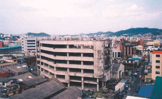 농수산물 도매시장 부지의 공사중단된 구)광동상가(2008년)
