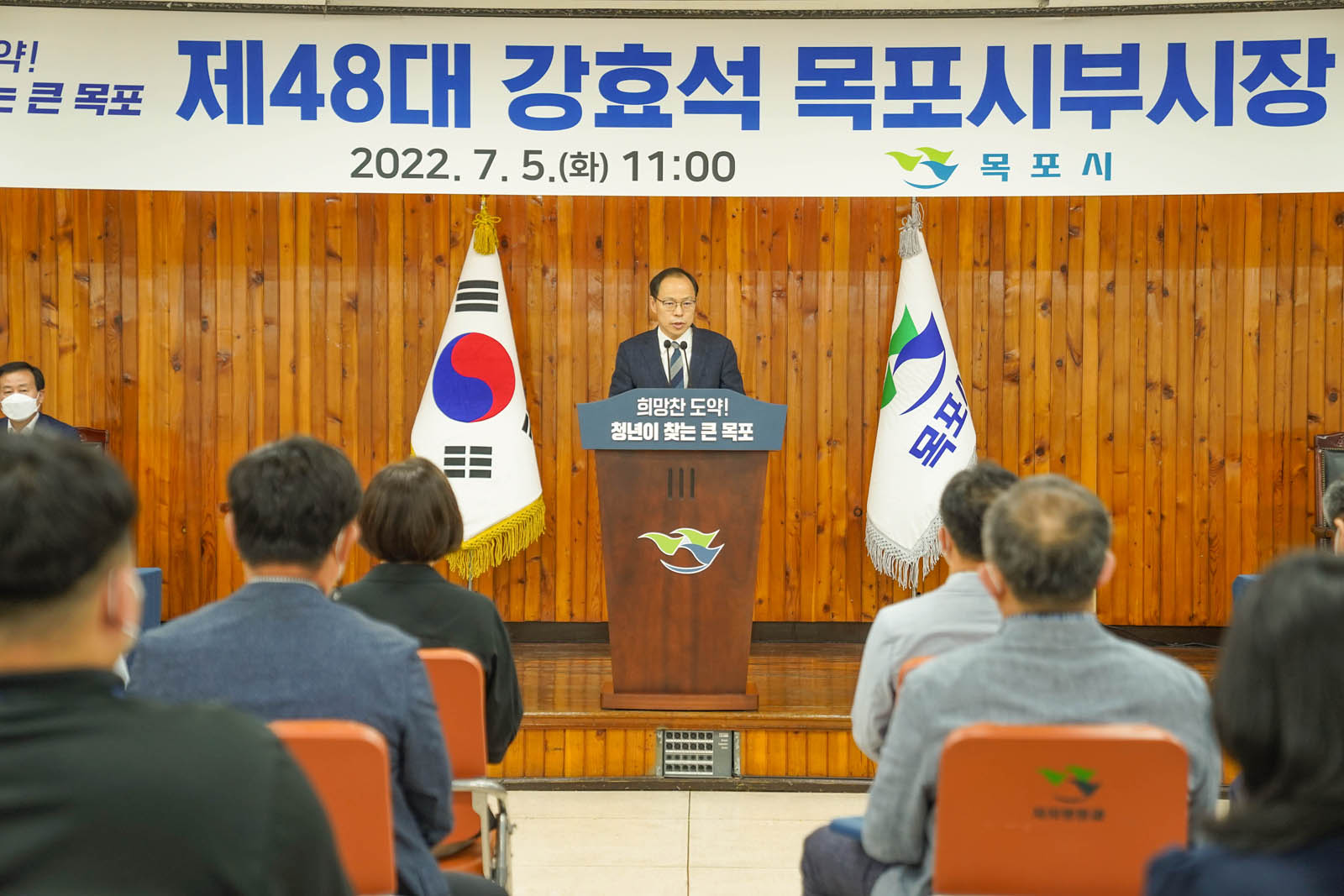 (07.05.회의실) 이임식에서 강효석 부시장이 연설하고 있다