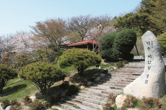 삼학도내_이난영_공원_(2011년).png