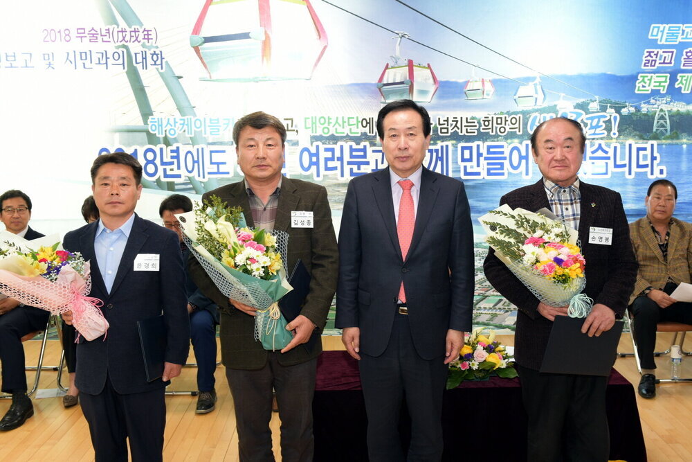 박홍률 목포시장 수상자와 기념촬영.