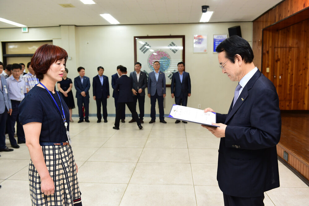  2019년도 하반기 4급이하 정기인사  임용장 교부